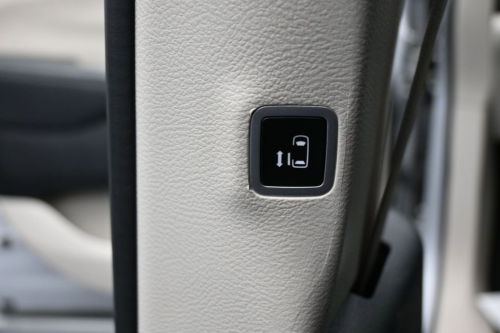 Used 2023 Chrysler Pacifica Touring-L FWD image 26