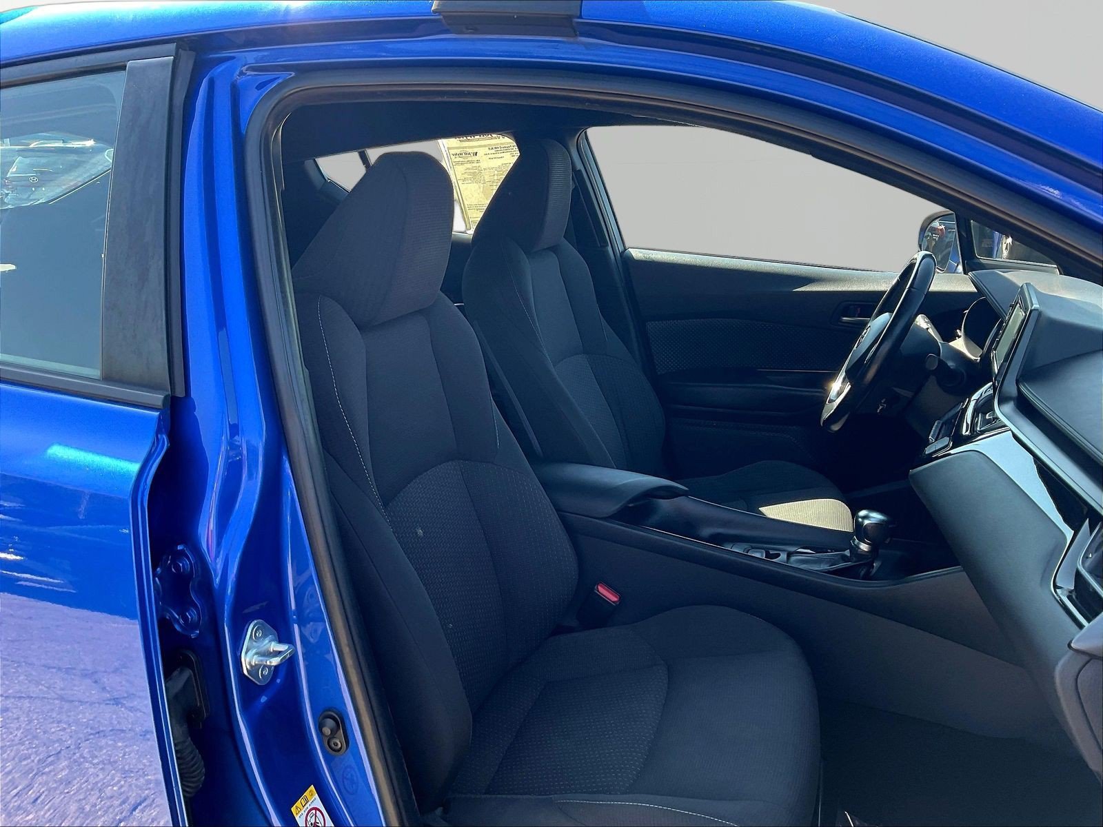 Used 2018 Toyota C-HR XLE FWD image 27