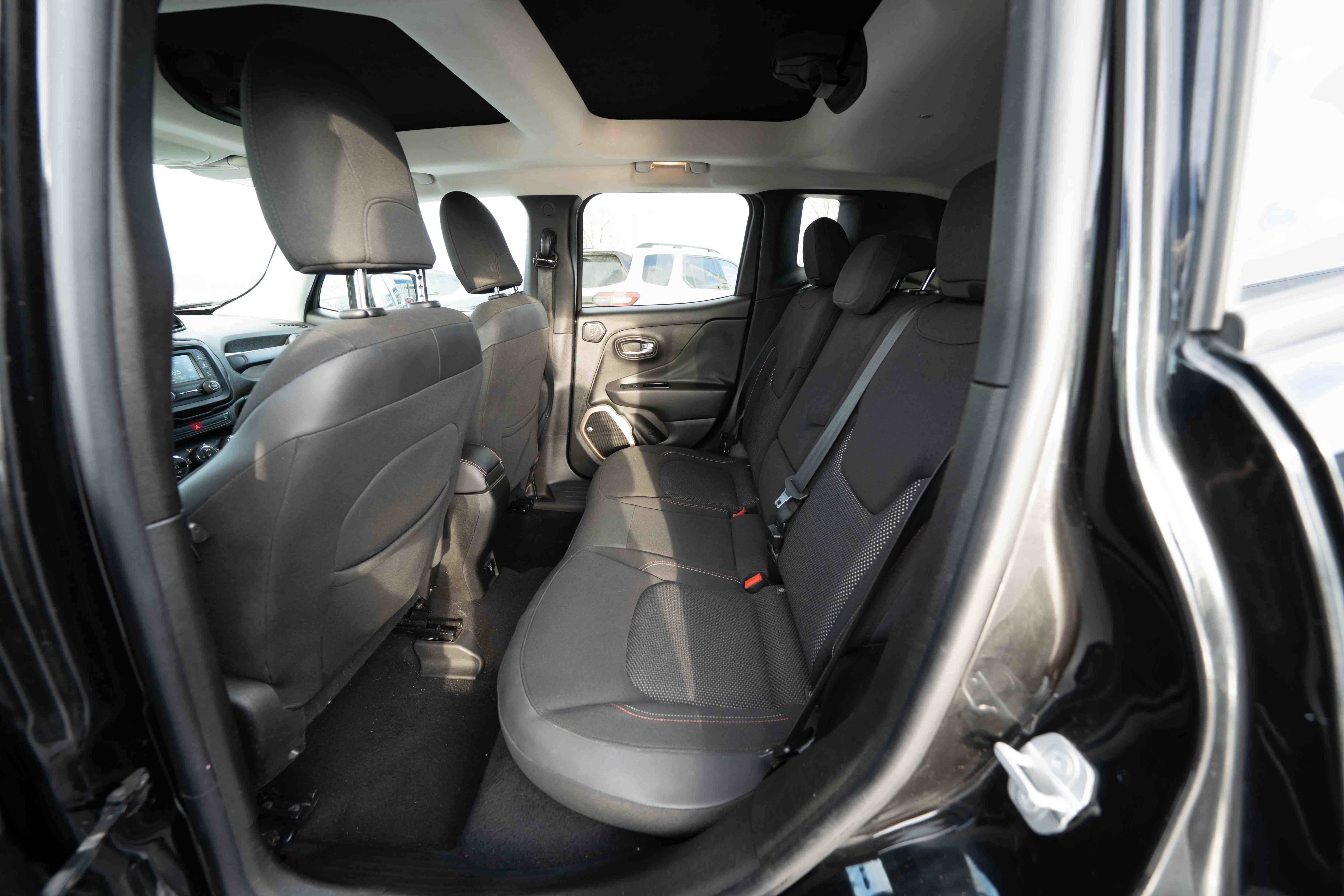 Used 2016 Jeep Renegade 75th Anniversary image 22