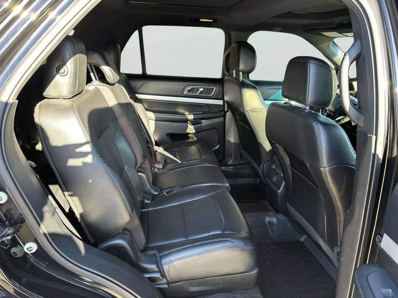 Used 2016 Ford Explorer XLT w/ Equipment Group 202A image 15