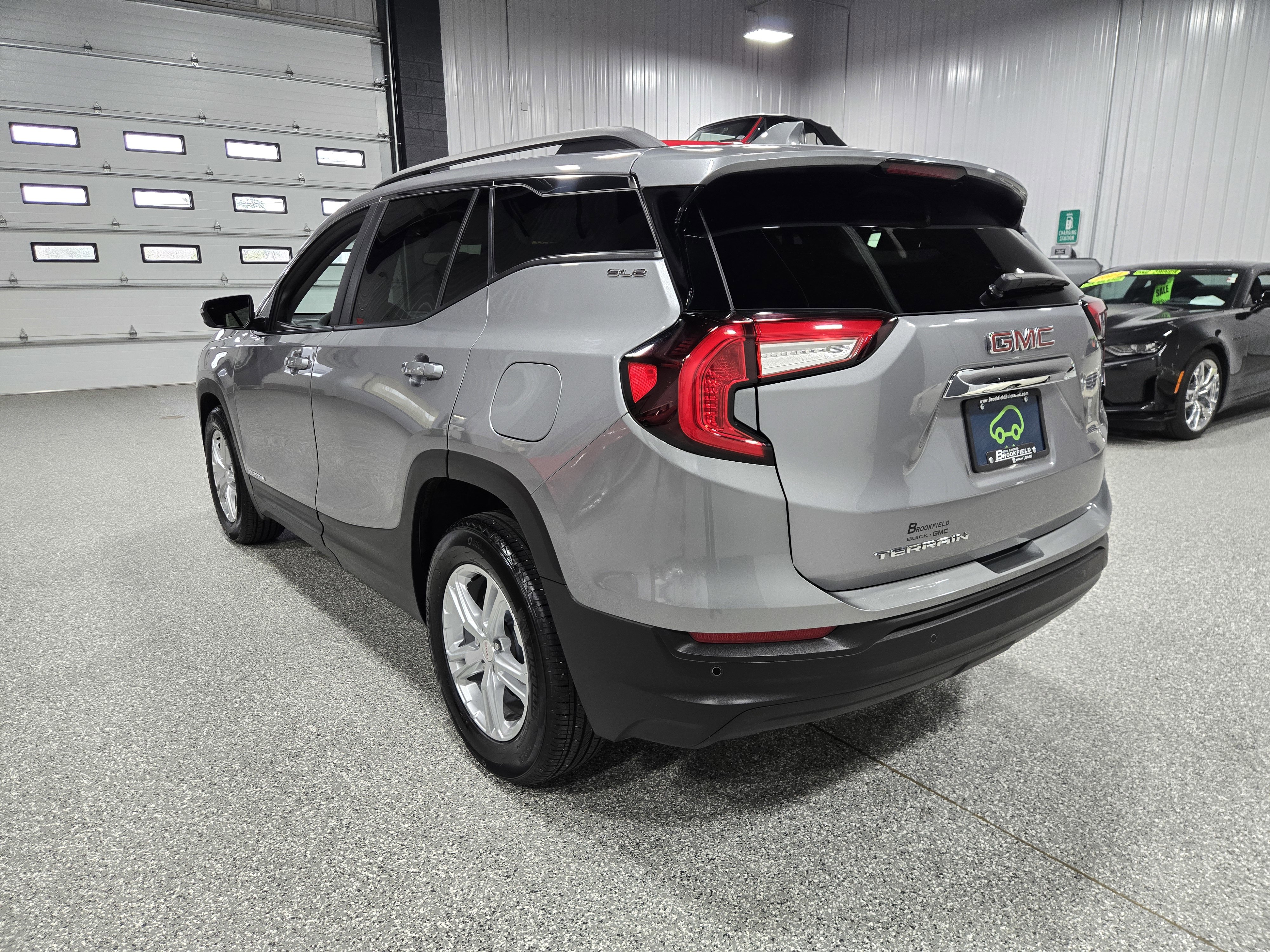 Certified 2024 GMC Terrain SLE w/ Driver Convenience Package image 3