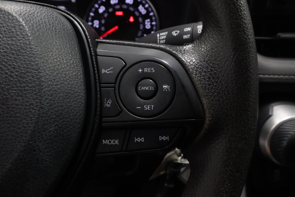 Used 2022 Toyota RAV4 LE AWD/4WD image 22