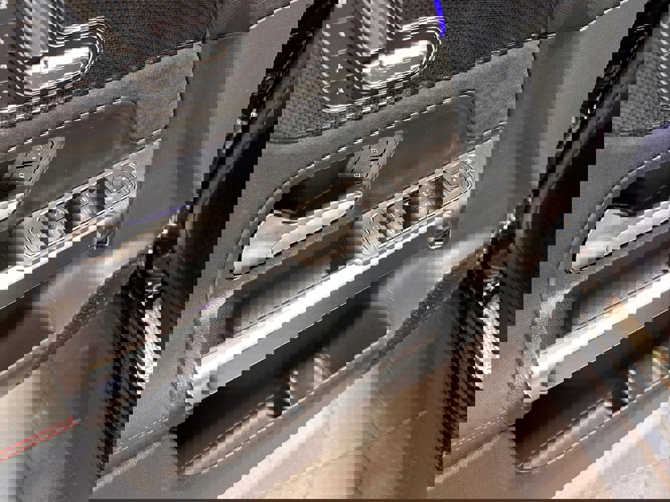 Used 2024 Mercedes-Benz GLB 250 4MATIC image 13