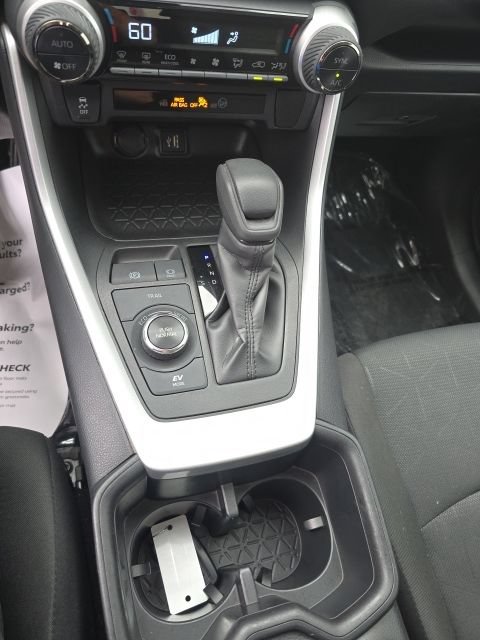 Used 2025 Toyota RAV4 XLE AWD/4WD image 17