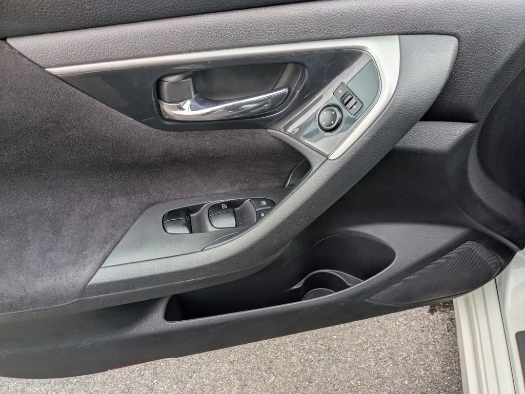 Used 2013 Nissan Altima 2.5 S FWD image 10