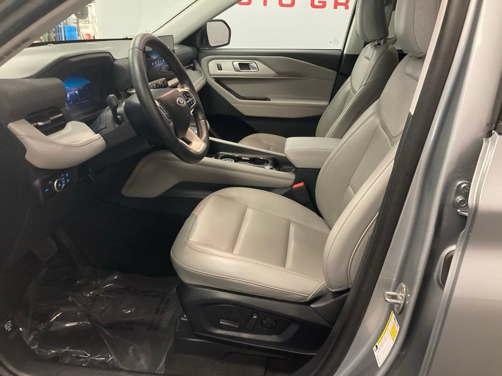 Used 2025 Ford Explorer Active w/ Active Comfort Package AWD/4WD image 21