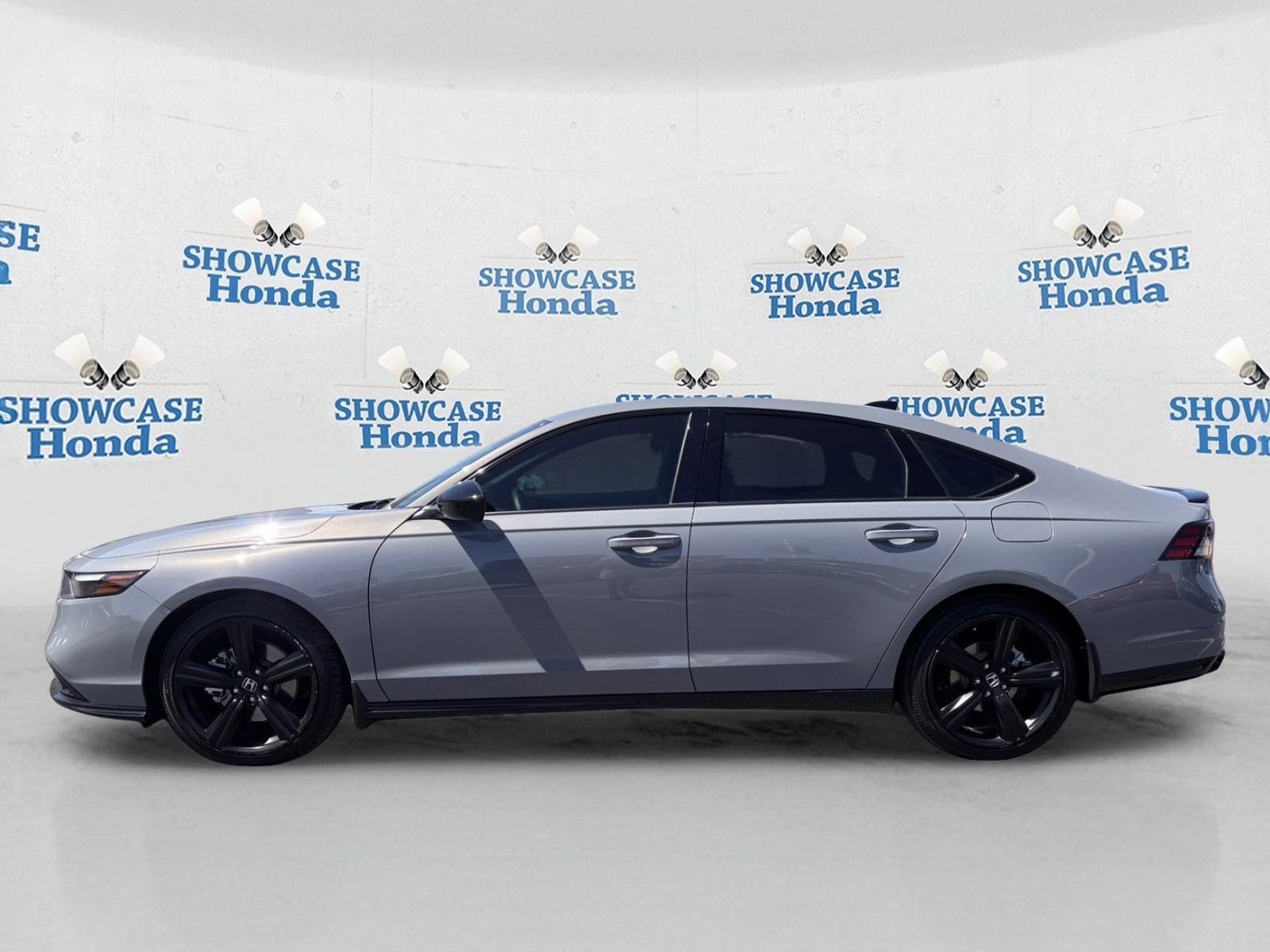 Used 2023 Honda Accord Sport image 4