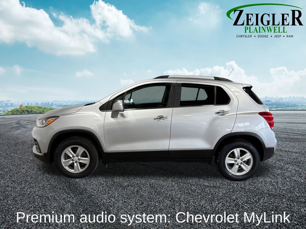 Used 2020 Chevrolet Trax LT w/ LT Convenience Package image 4