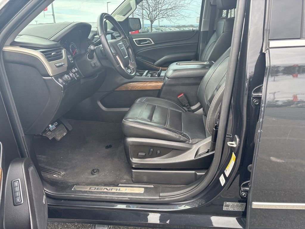 Used 2020 GMC Yukon Denali w/ Denali Ultimate Package image 12