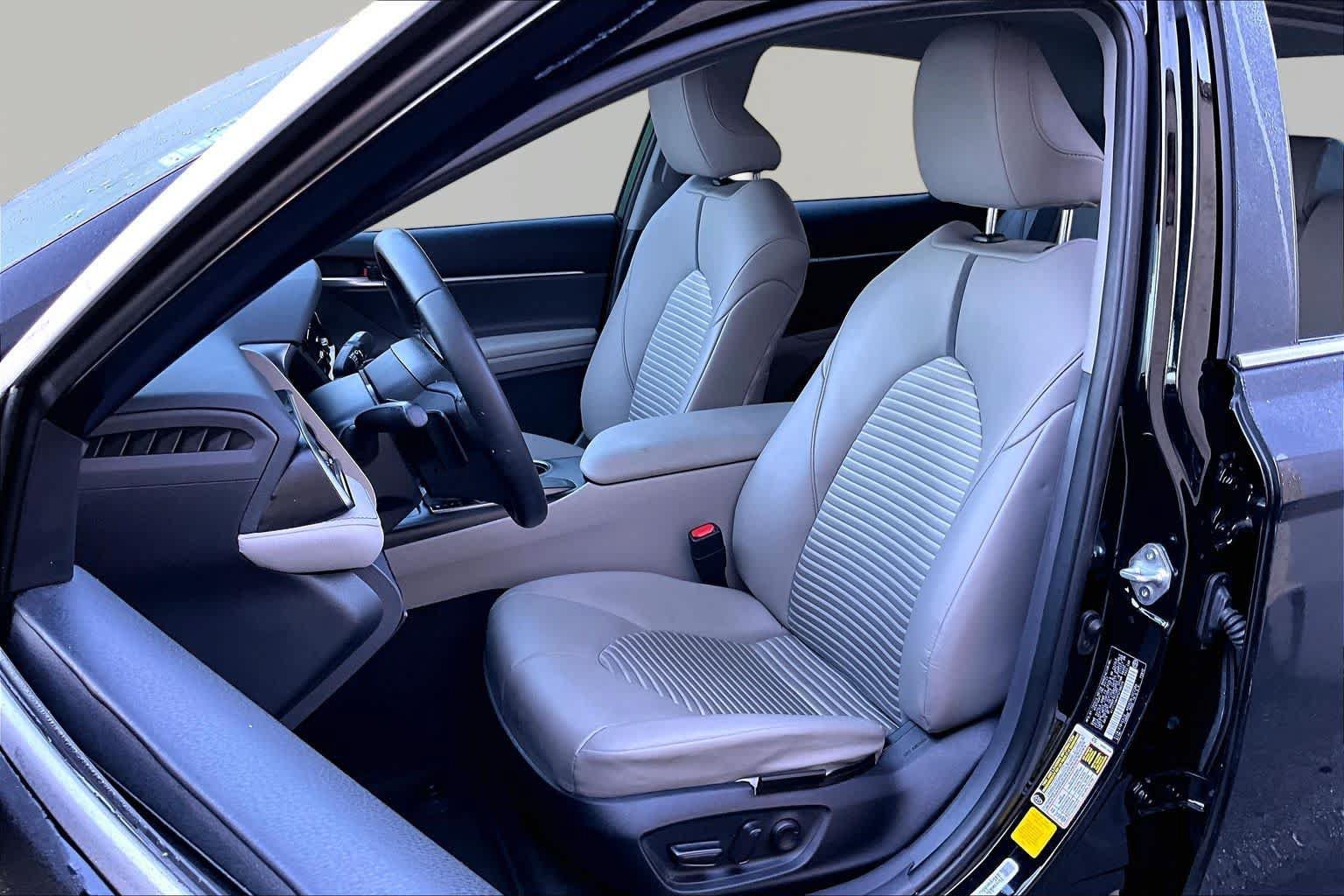 Used 2023 Toyota Camry SE w/ Convenience Package FWD image 8