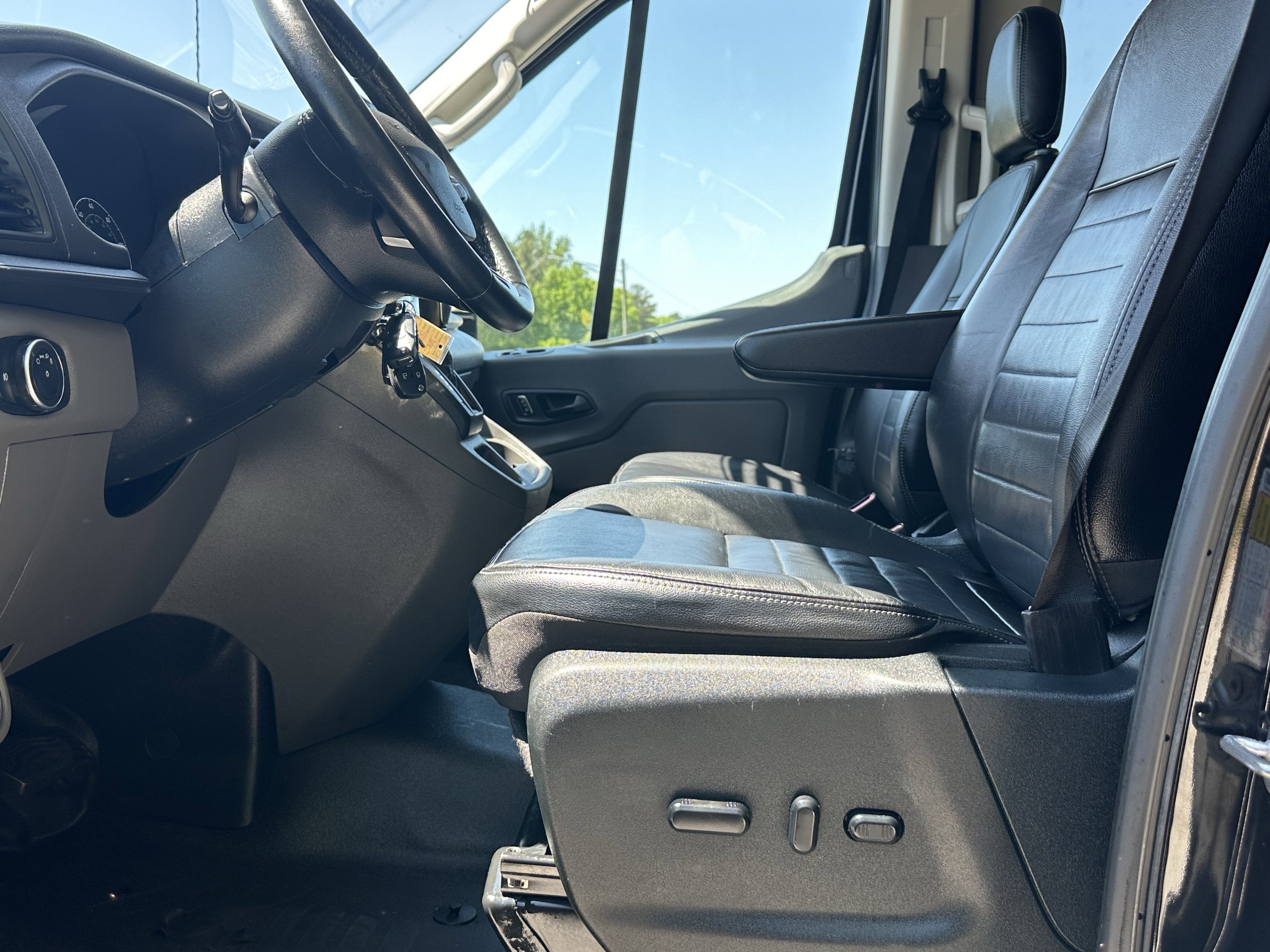 Used 2023 Ford Transit 350 XLT RWD image 12