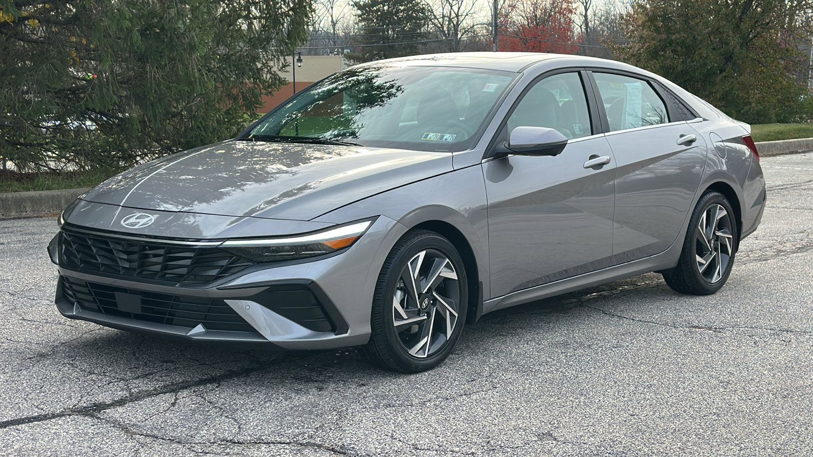 Used 2024 Hyundai Elantra Limited image 2