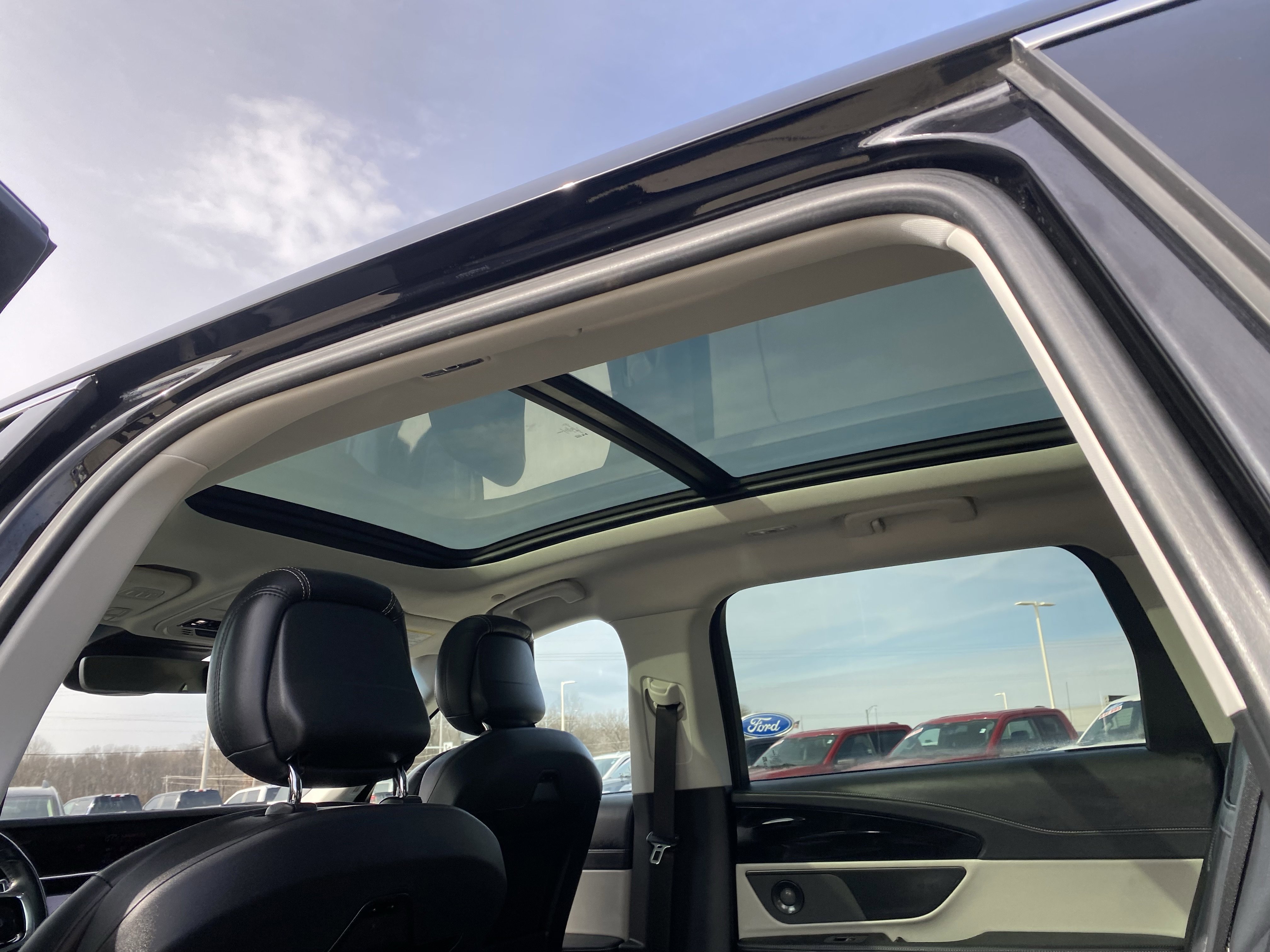 Used 2024 Lincoln Nautilus Premier w/ Equipment Group 102A AWD/4WD image 12