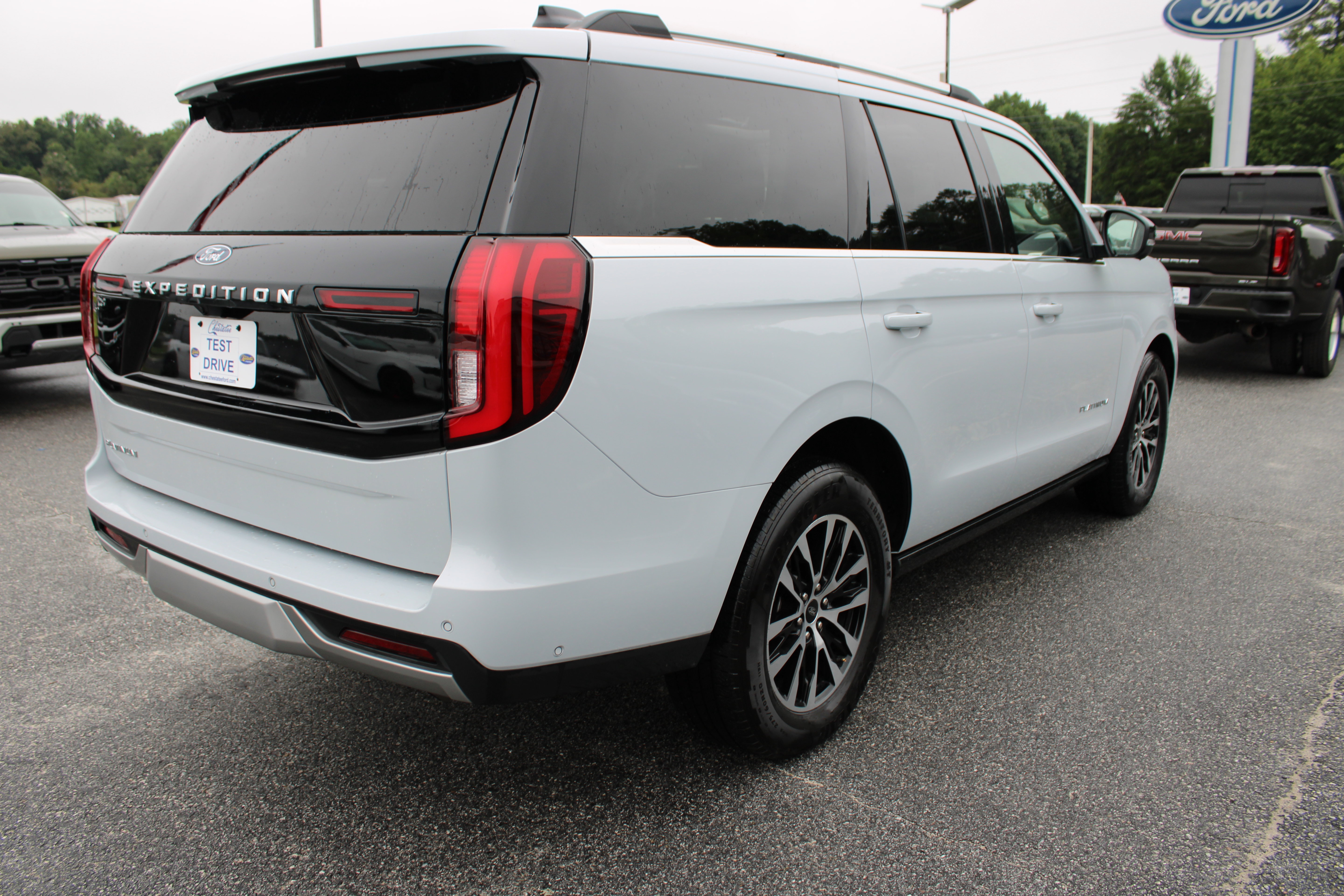 Used 2025 Ford Expedition Platinum AWD/4WD image 6