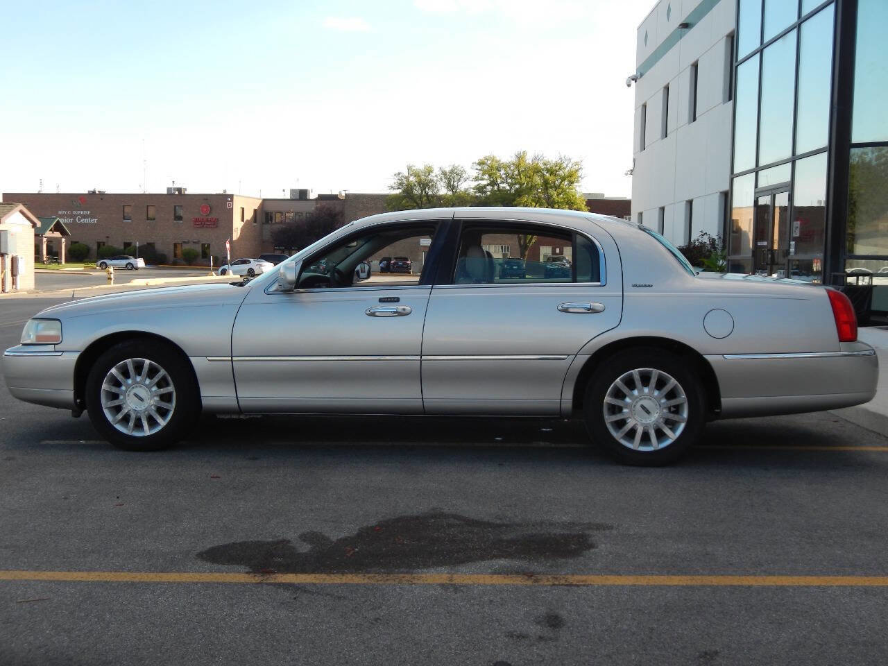Used 2007 Lincoln Town Car Signature image 10