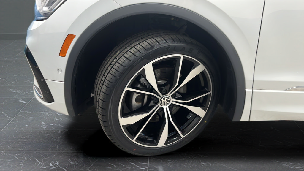 Used 2024 Volkswagen Tiguan SEL R-Line AWD/4WD image 36