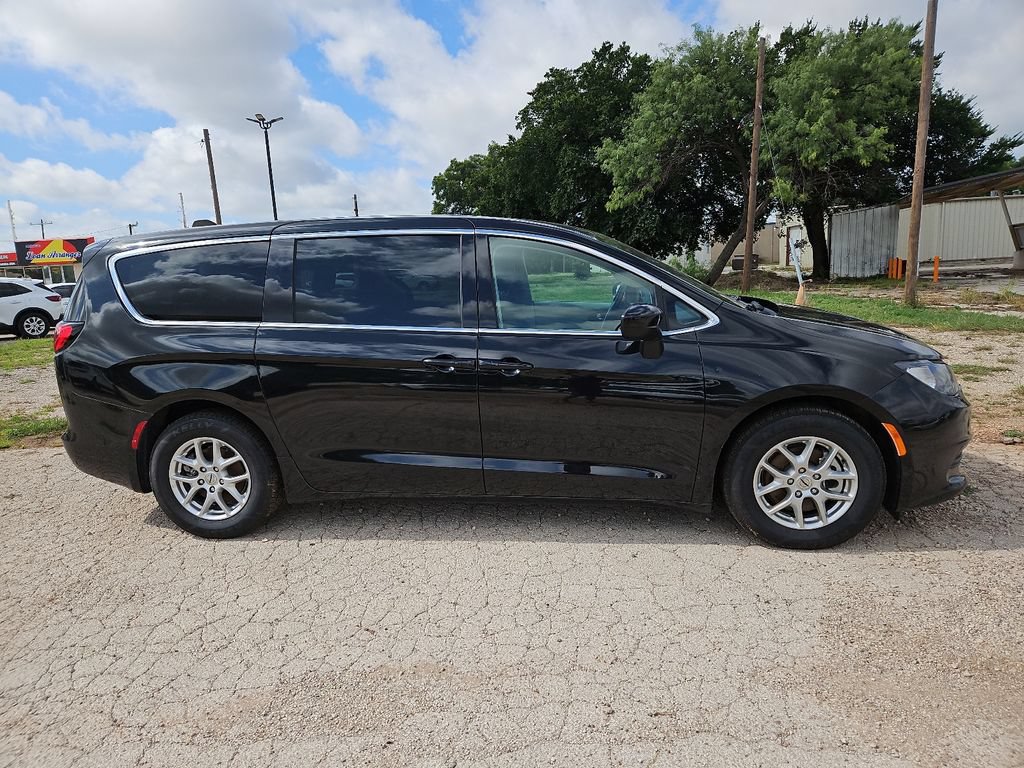 Used 2023 Chrysler Voyager LX FWD image 12