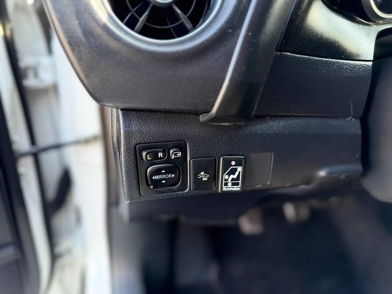 Used 2018 Toyota Corolla iM w/ Carpet Mat Package (TMS) image 33