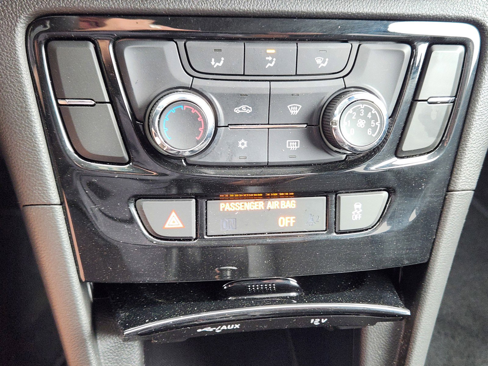 Used 2022 Buick Encore Preferred w/ Safety Package image 14