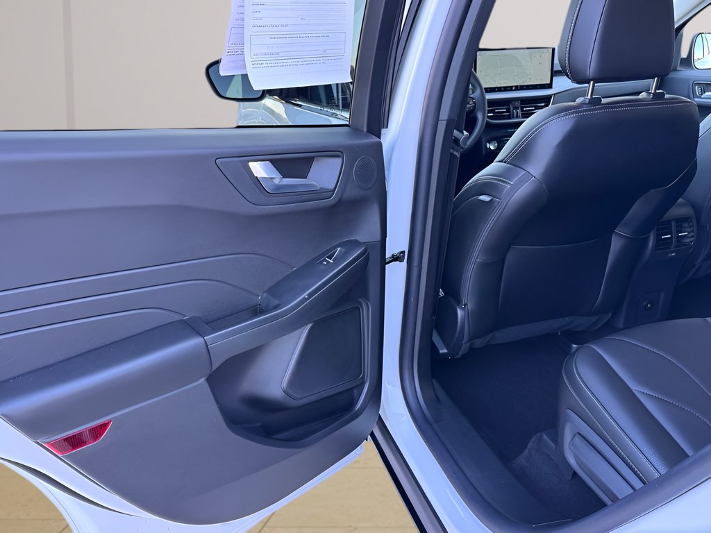 Used 2025 Ford Escape Platinum w/ Premium Technology Package FWD image 18