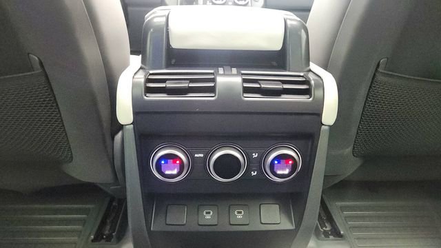 Used 2025 Land Rover Defender 110 X image 37