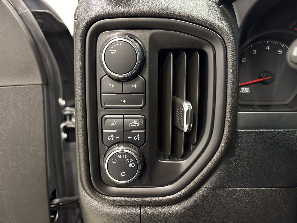 Used 2024 Chevrolet Silverado 2500 Custom w/ Custom Value Package image 27