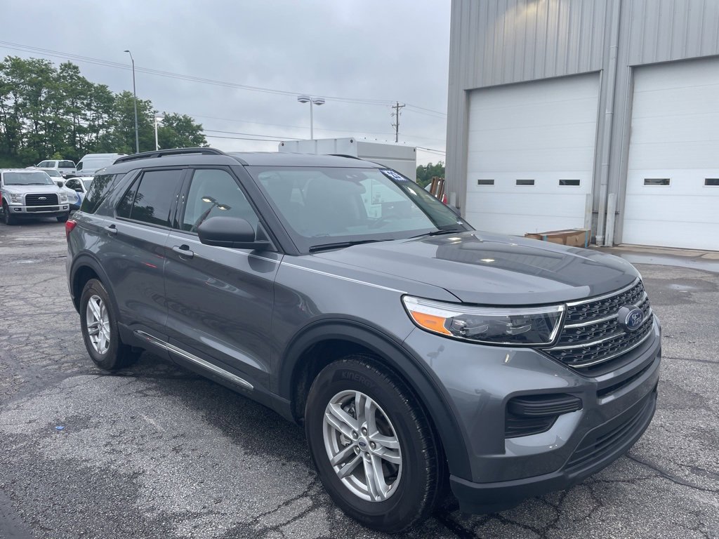Certified 2023 Ford Explorer XLT image 3