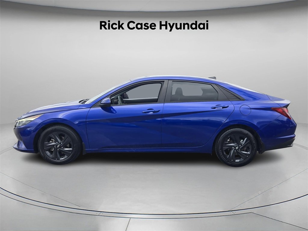 Certified 2023 Hyundai Elantra SEL image 3