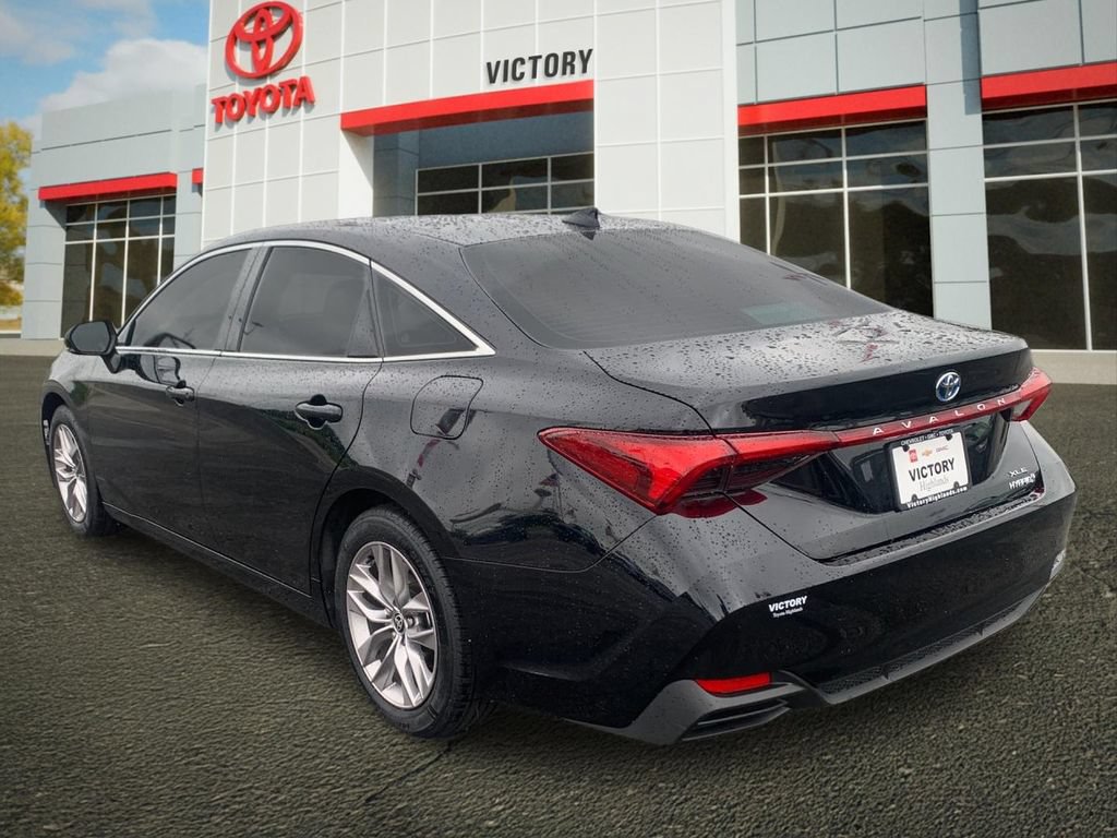 Used 2022 Toyota Avalon XLE w/ Moonroof Package FWD image 5