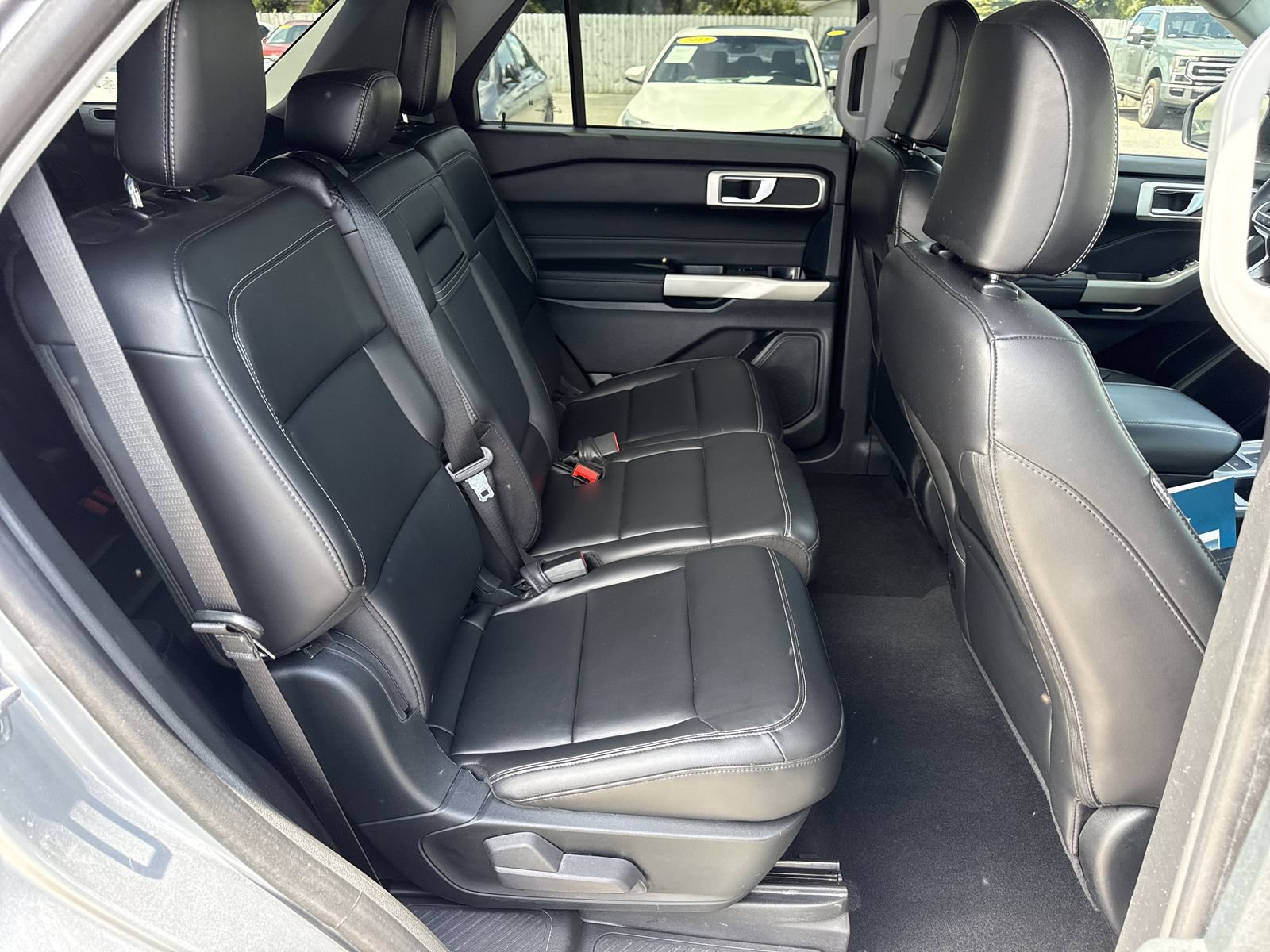 Used 2024 Ford Explorer XLT w/ Equipment Group 202A RWD image 28