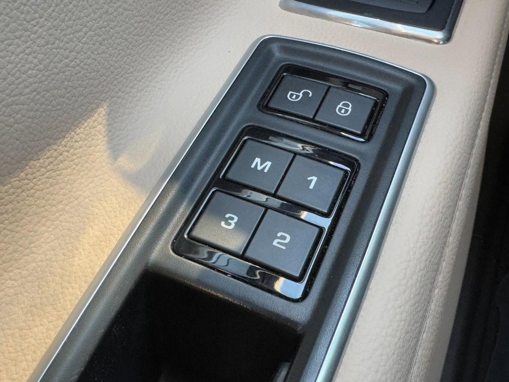 Used 2018 Jaguar XF Prestige image 16