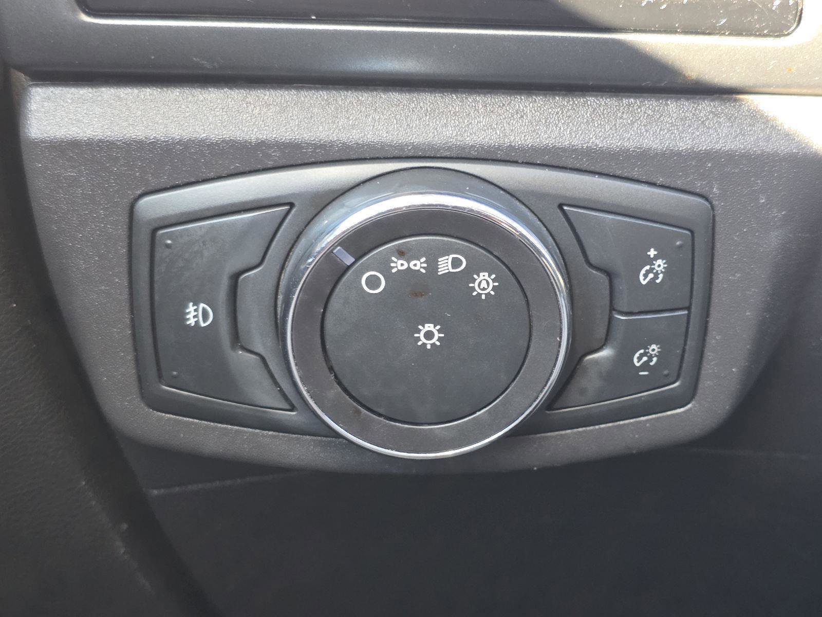 Used 2016 Ford Fusion SE w/ Equipment Group 201A image 11