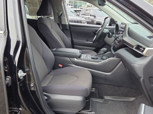Used 2023 Toyota Highlander L image 15
