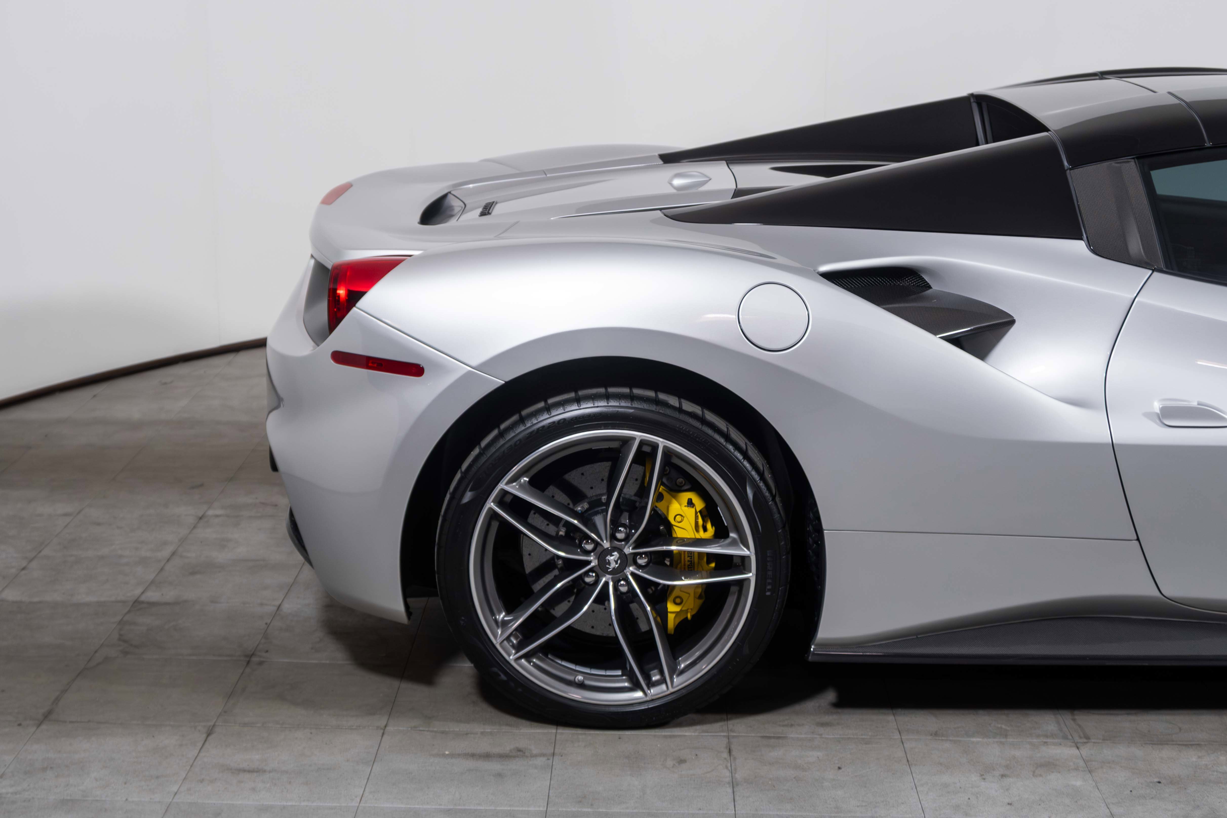 Used 2016 Ferrari 488 Spider image 19