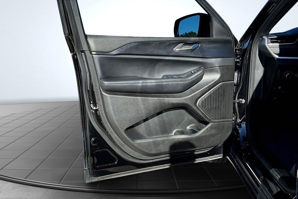 Used 2024 Jeep Grand Cherokee L Altitude image 23