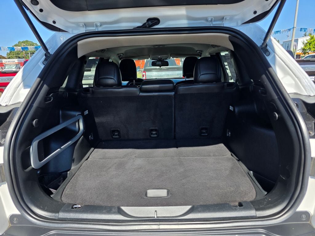 Used 2018 Jeep Cherokee Trailhawk AWD/4WD image 21