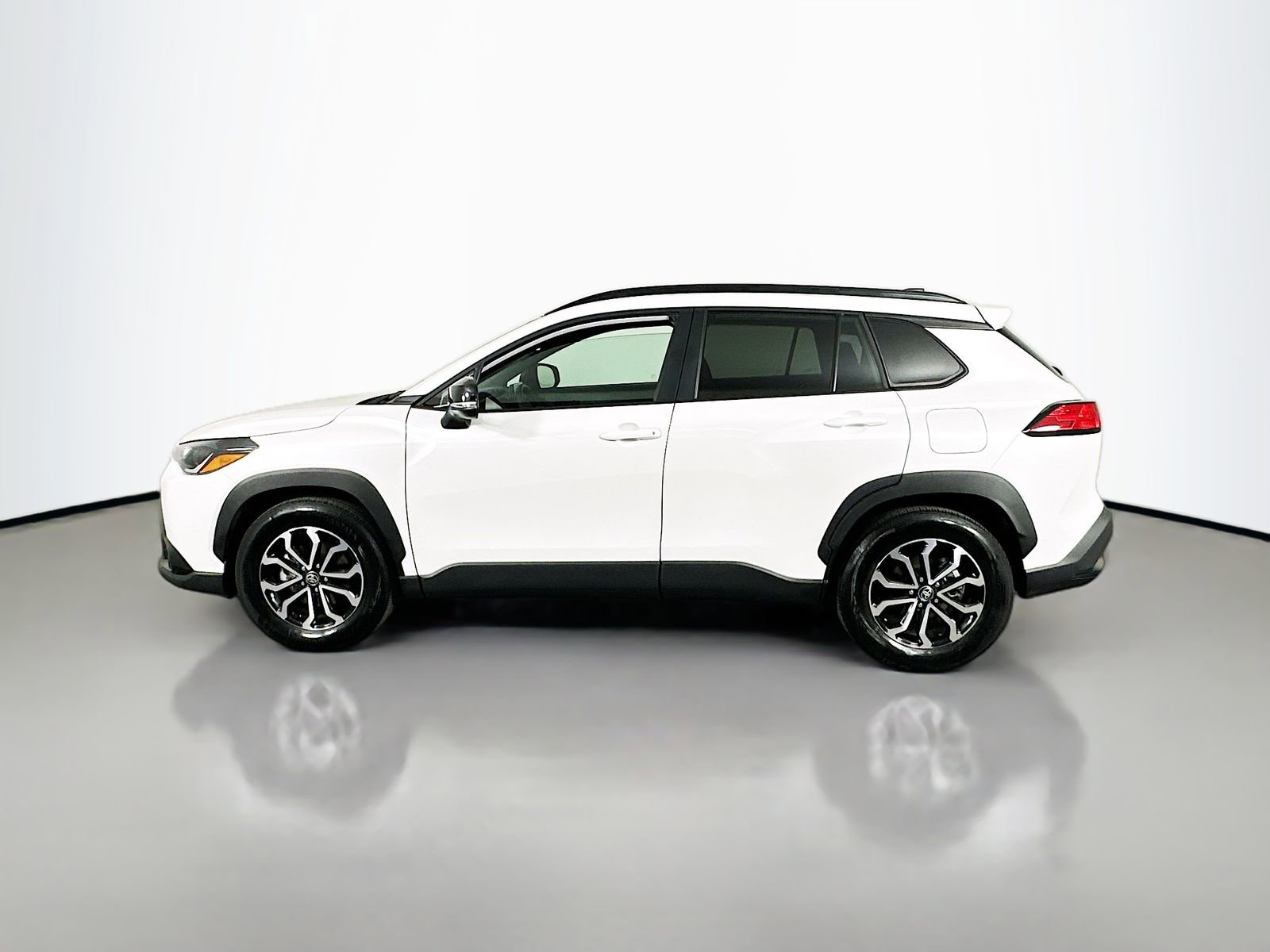 Used 2025 Toyota Corolla Cross AWD Hybrid image 4