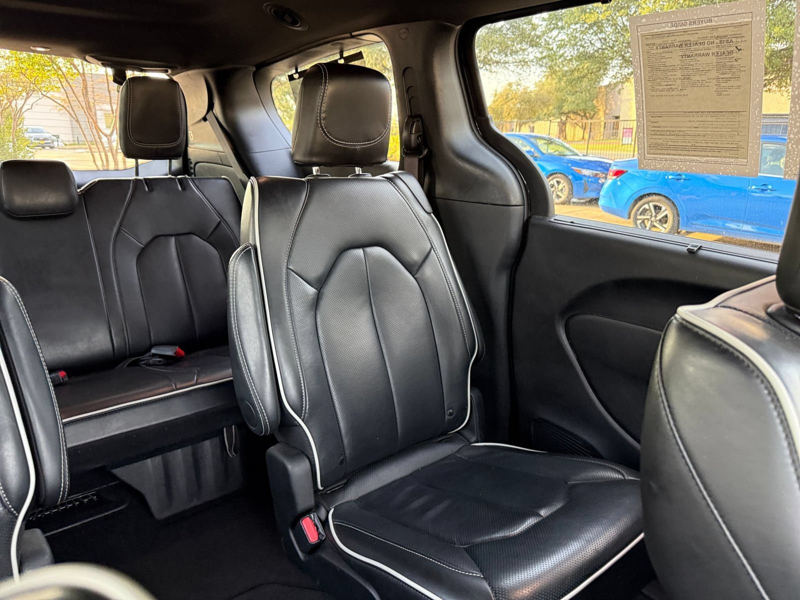 Used 2025 Chrysler Pacifica Limited FWD image 40