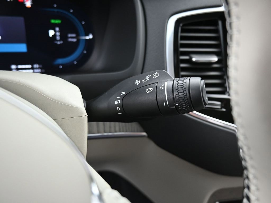 New 2025 Volvo XC90 T8 Plus w/ Protection Package Premier image 20