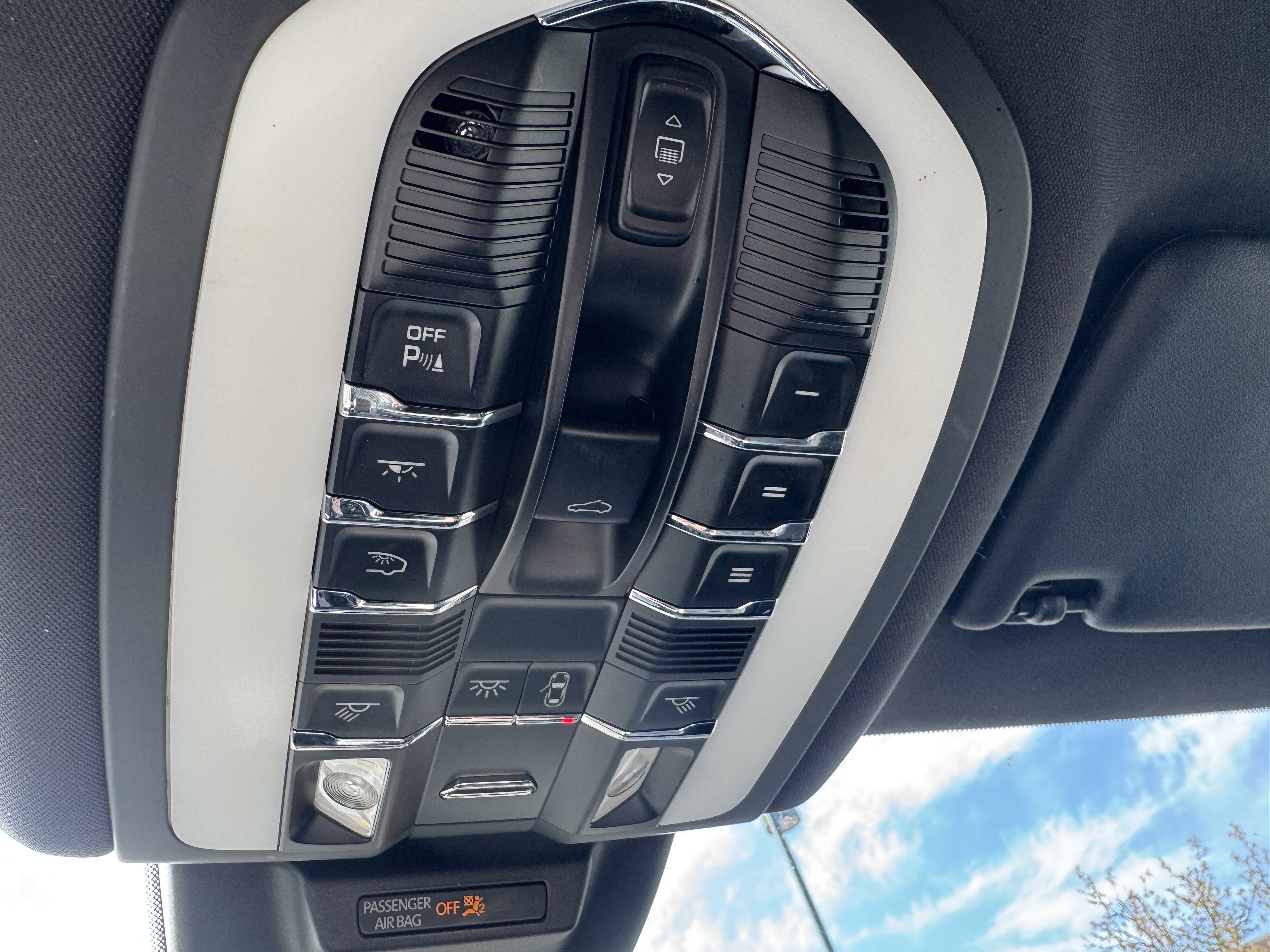 Used 2017 Porsche Macan AWD/4WD image 36