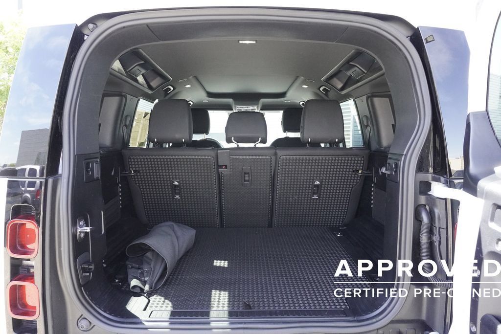 Used 2025 Land Rover Defender 110 S AWD/4WD image 31