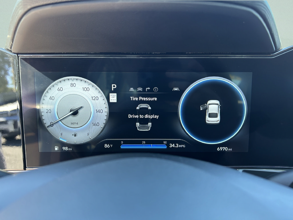 Certified 2025 Hyundai Elantra Limited FWD image 35