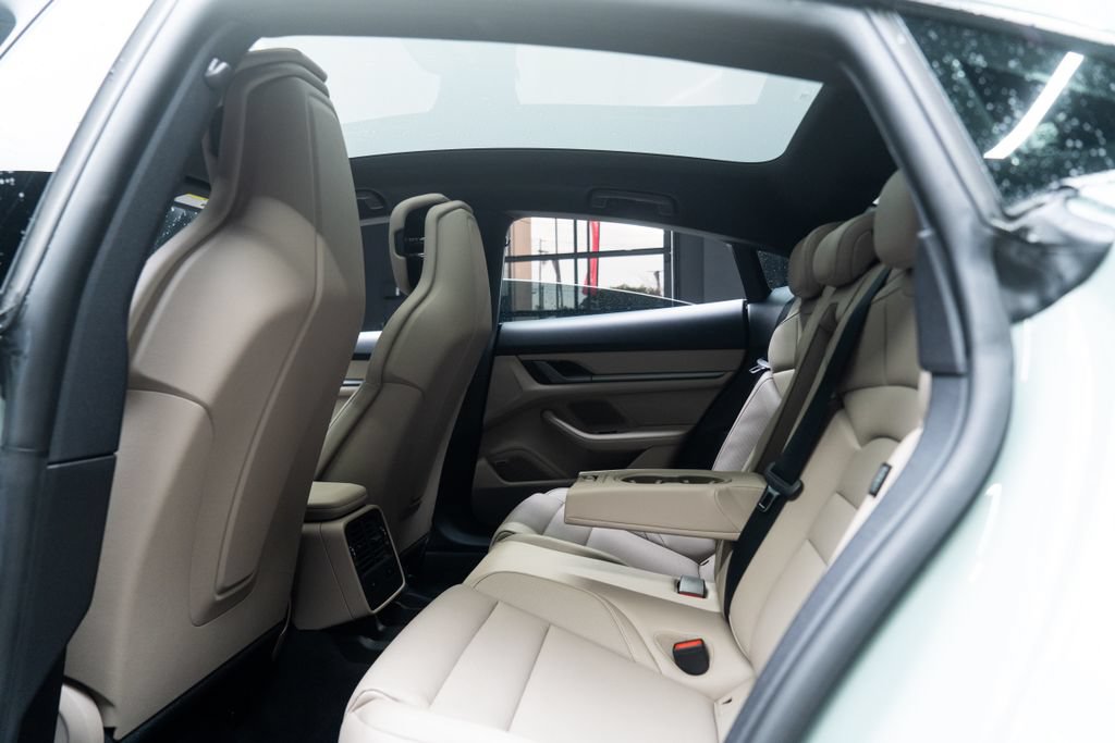 Used 2025 Porsche Taycan RWD image 36