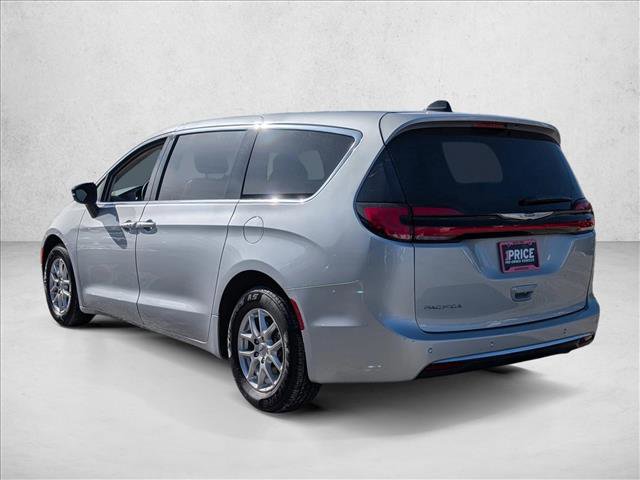 Used 2024 Chrysler Pacifica Touring-L image 8