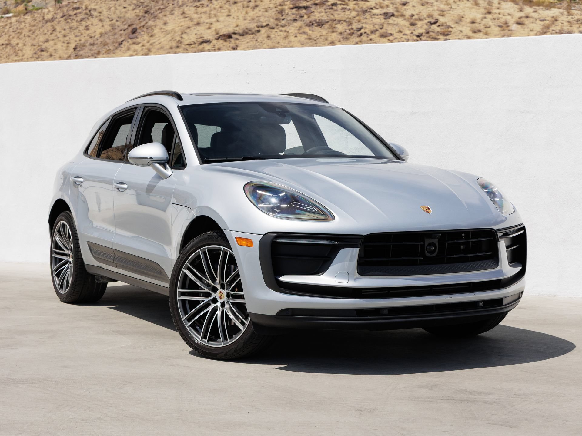 Certified 2026 Porsche Macan AWD/4WD image 9