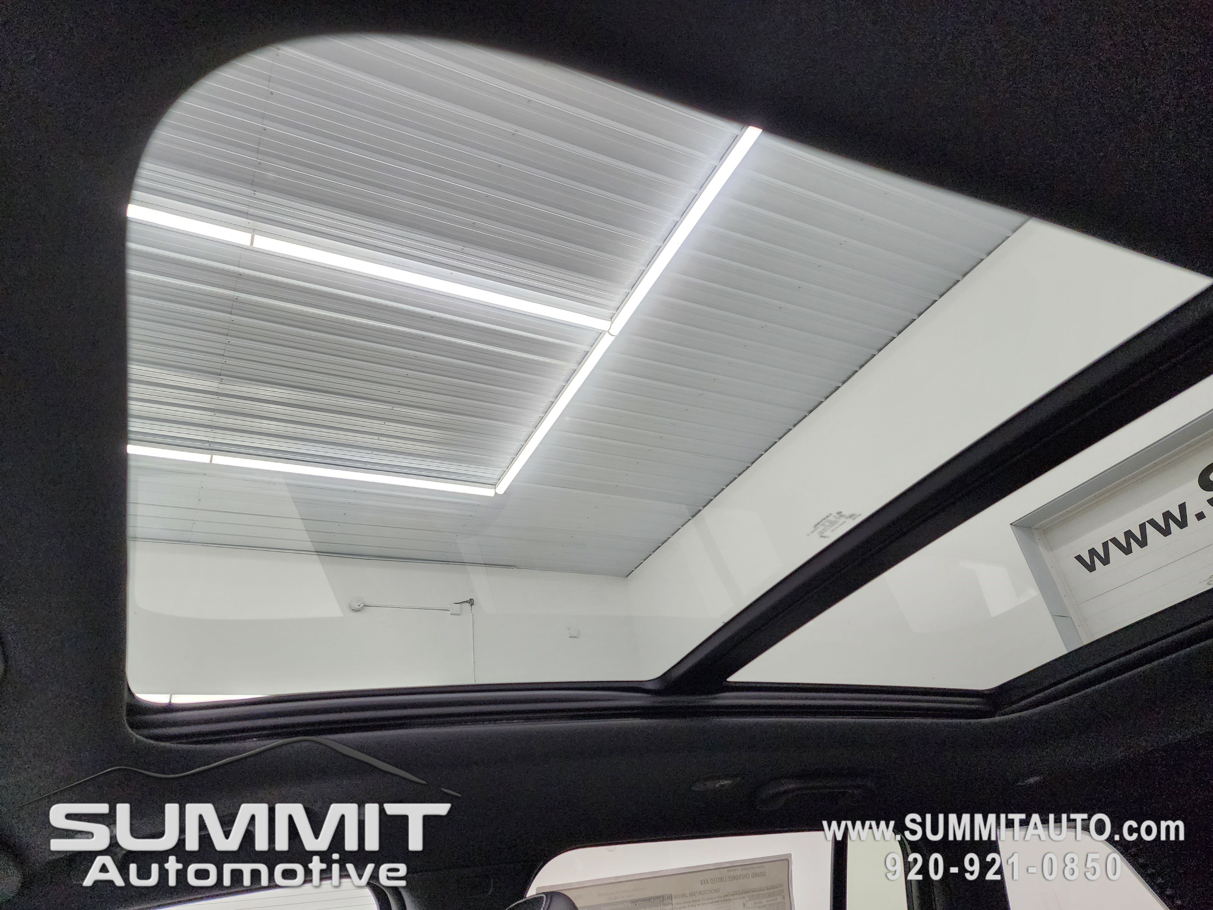 New 2025 Jeep Grand Cherokee Limited w/ Black Appearance Package image 13