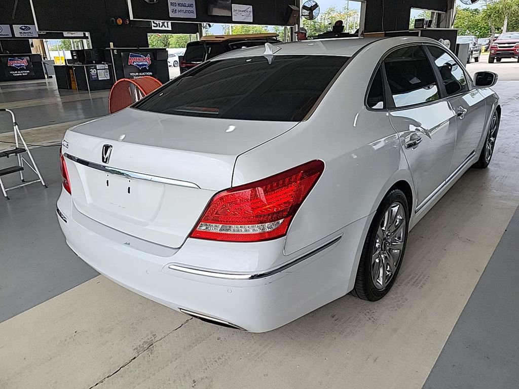 Used 2013 Hyundai Equus Signature RWD image 4