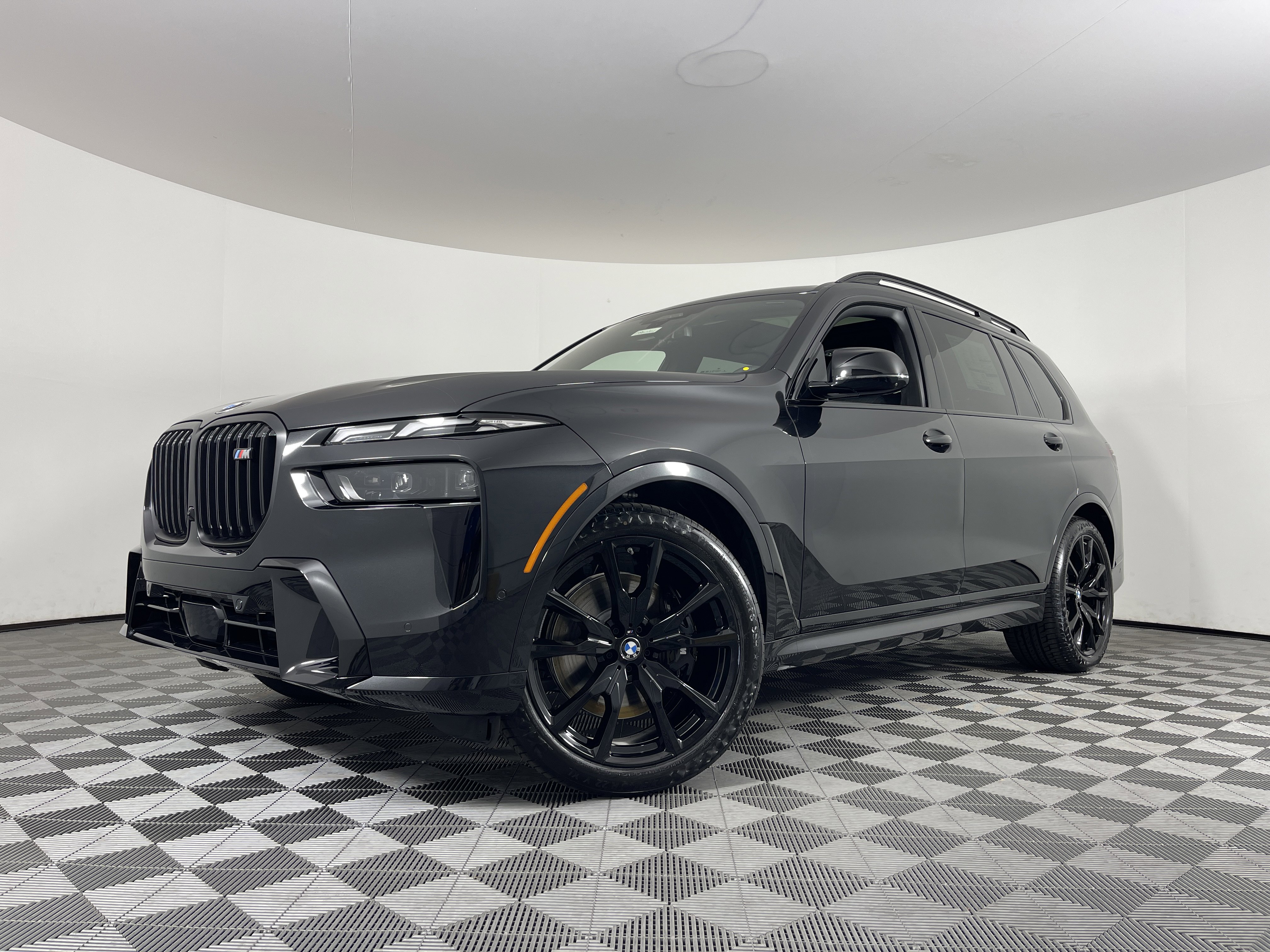 New 2026 BMW X7 M60i image 2