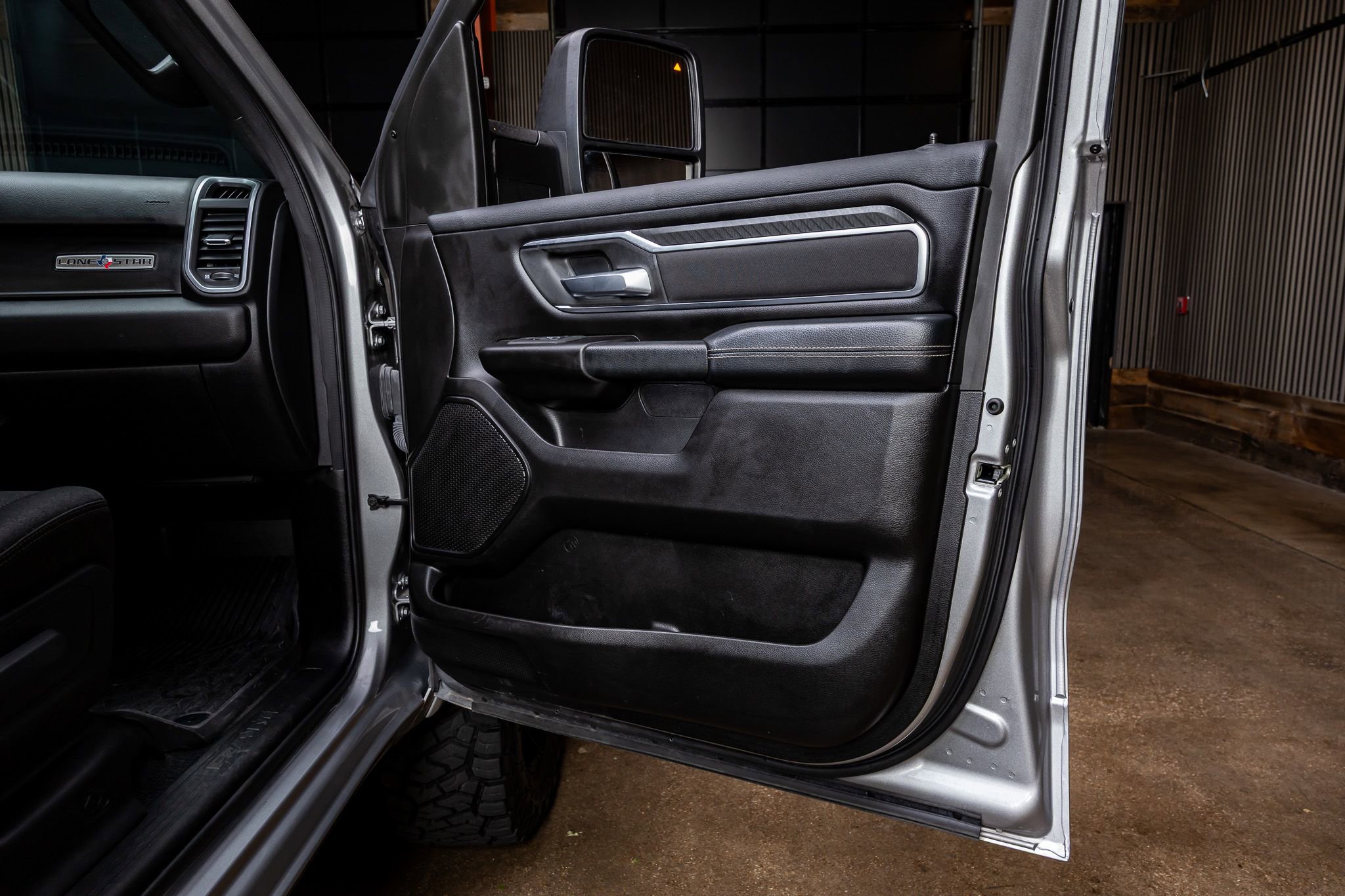 Used 2025 RAM 1500 Lone Star image 34