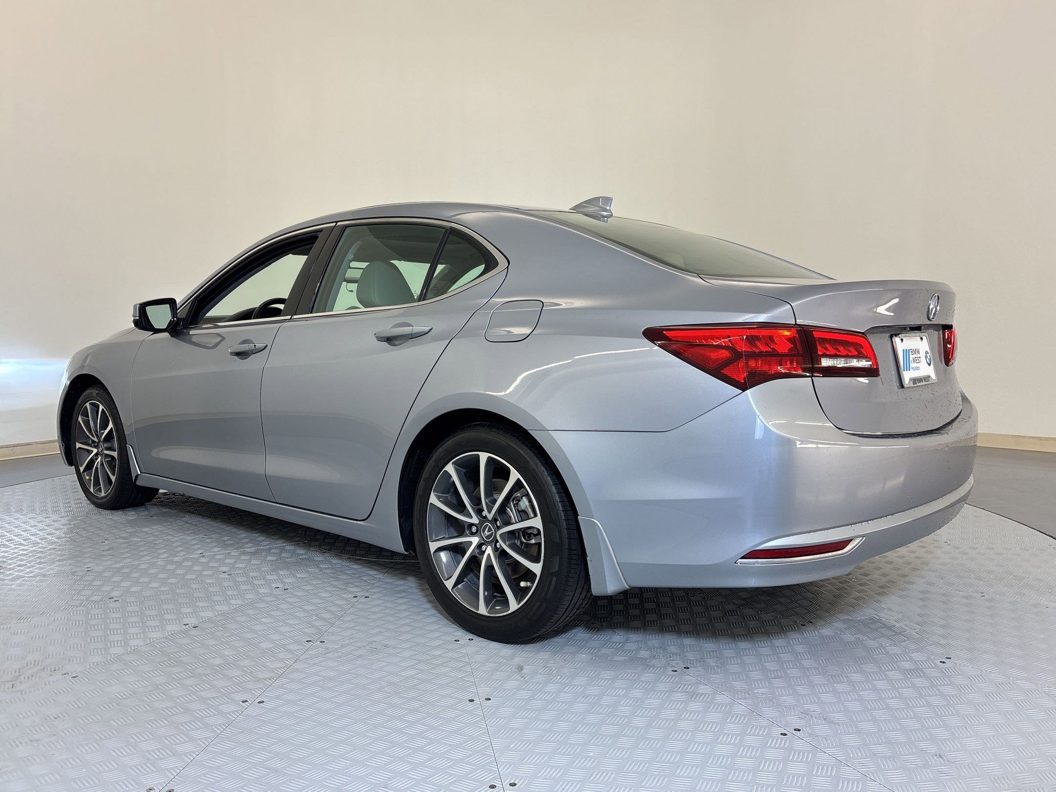 Used 2015 Acura TLX V6 image 3
